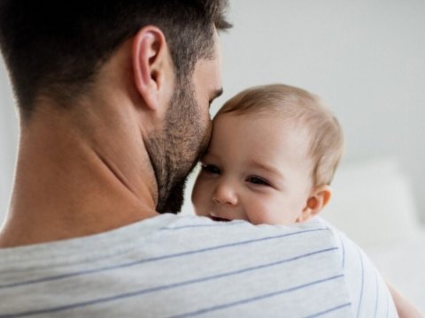 Azərbaycanda atalar da ödənişli məzuniyyətə çıxa biləcək