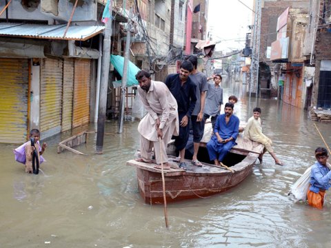 Daşqınlar Pakistana 7 milyard dollar ziyan vurdu