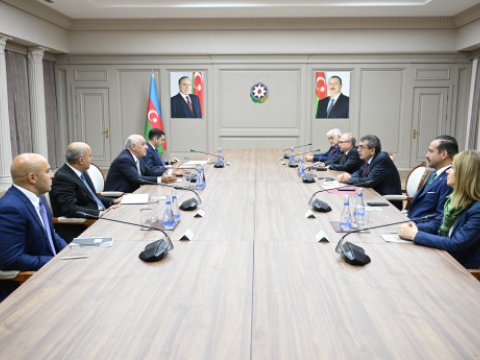 Əli Əsədov türkiyəli nazirlə görüşdü