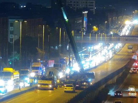 Yük maşını xarab oldu - Yola məhdudiyyət qoyuldu