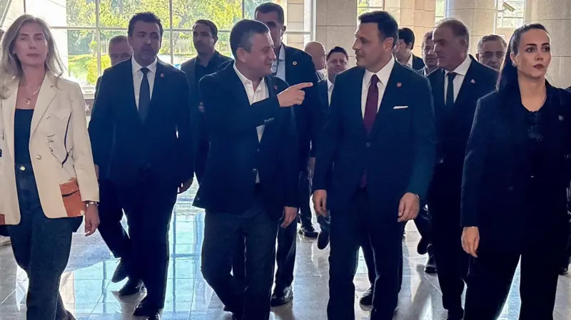 İstanbulda gərginlik - Polis CHP qurultayına müdaxilə etdi