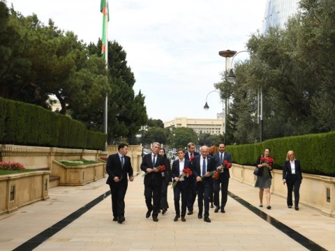 Serbiya spikeri Fəxri xiyabanı və Şəhidlər xiyabanını ziyarət edib