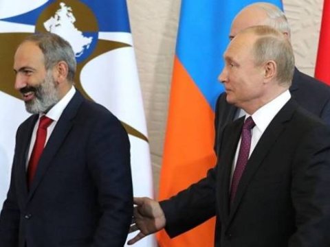 Paşinyan Putin ve Lukaşenko ile aynı etkinlikte