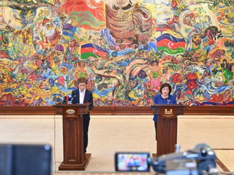 Spikerlər mətbuata bəyanatla çıxış etdilər