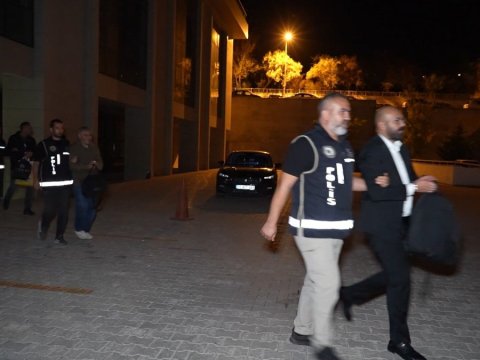 Türkiye\'de belediye başkanı gözaltına alındı