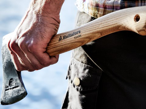 Bakıda balta ilə “rent a car”a hücum edən şəxs psixi xəstə imiş