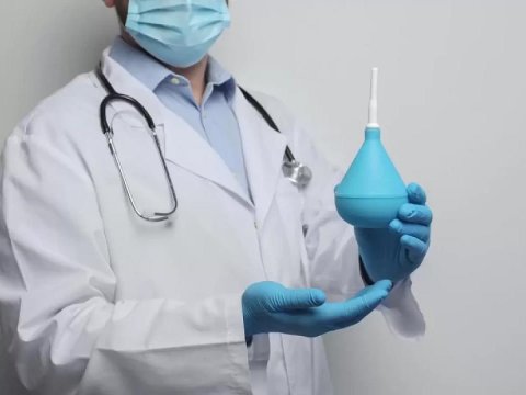 Azyaşlının bağırsağından maqnit və batareya çıxarıldı