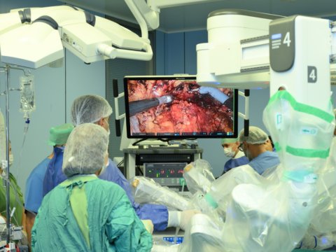 Azərbaycanda ilk dəfə robotik cərrahiyyə əməliyyatları keçirilir - FOTOLAR
