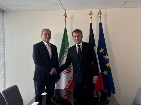 Pezeşkiana dedim ki, güzəştə getməyəcəyik! - Makron