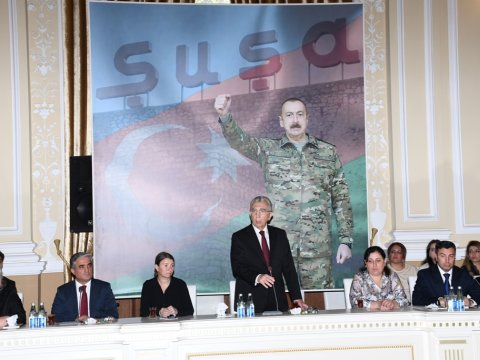 Eldar Əzizov şəhid ailələri ilə görüşdü