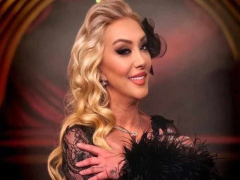 Tanınmış müğənni eyvandan yıxılaraq ÖLDÜ