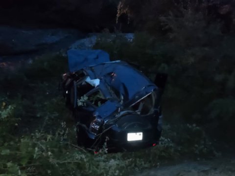 Xaçmazda maşın çaya aşdı - yaralılar var