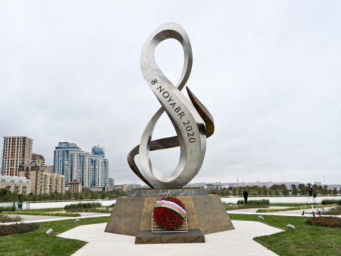 Prezident Zəfər parkına əklil göndərdi - FOTO