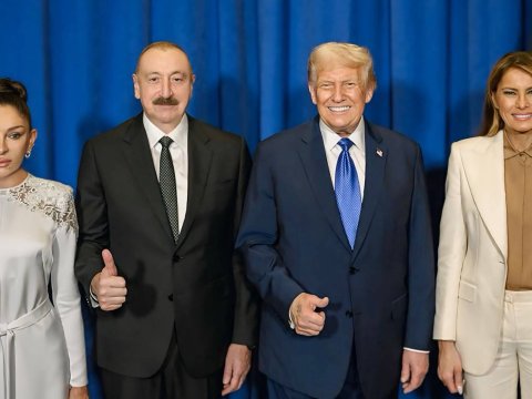 Prezident və birinci xanım Trampın ailəsi ilə bir arada - FOTO