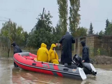 Astarada Ərçivan qəsəbəsini su basdı - Vətəndaşlar təxliyə edildi