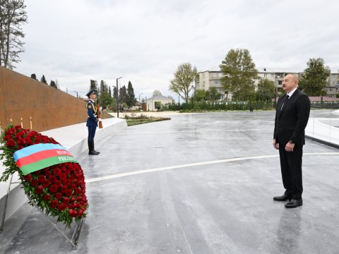 İlham Əliyev şəhidlərin xatirəsini bir dəqiqəlik sükutla yad etdi
