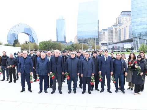 Dövlət Komitəsinin kollektivi Zəfər parkını ziyarət etdi&nbsp;- Fotolar