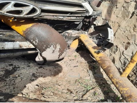 Şərurda maşın qaz xəttinə çırpıldı