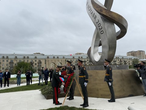 Zakir Həsənov Zəfər abidəsini ziyarət etdi - FOTO