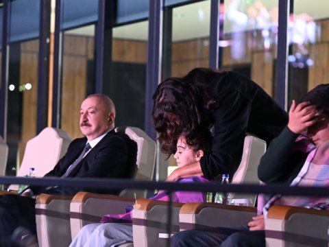 Valideynlərinə itirən Xədicəyə ana qayğısı... - FOTO+VİDEO