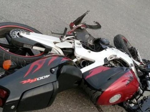 Motosiklet daş lövhəyə çırpıldı - Sürücü öldü