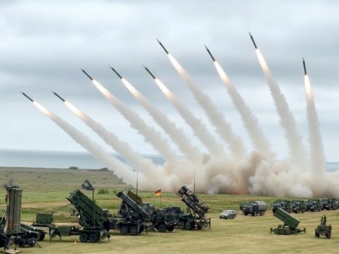 Tramp izin verdi: Rusya ağır roketlerle vurulacak