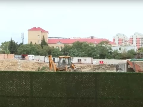 Yasamalda qurudulmuş gölün ərazisində bina inşa olunur? 