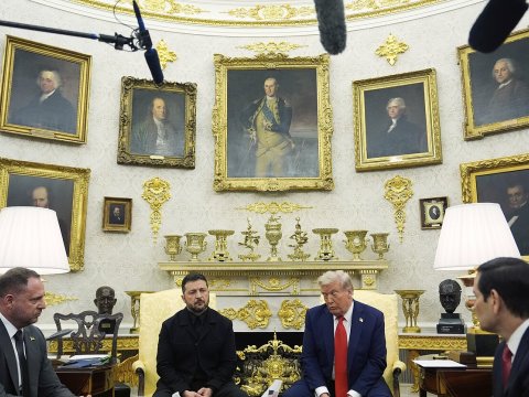 Tramp Beyaz Saray'daki Oval Ofis'i övdü: Bakanlar "deli oluyor"