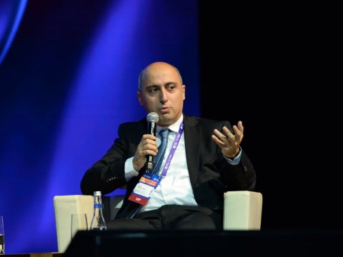 Şagirdlərin üçdə biri funksional savadlılıq səviyyəsinə çatmır – Emin Əmrullayev