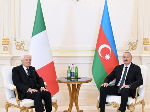 Prezidentlərin təkbətək görüşü keçirildi