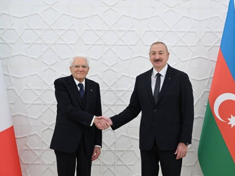 İtaliya Prezidentinin qarşılanma mərasimi olub