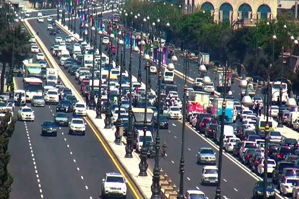 Bu maşınların arxasınca hərəkət etmək qadağandır