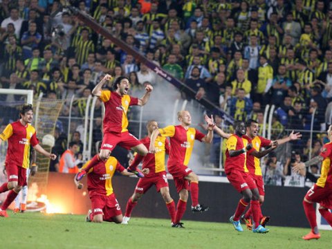 UEFA "Qalatasaray"ı cərimələdi