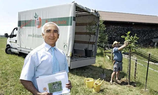 Fərhad Əliyevin keçmiş müşaviri İsveçrədə vətəndaşlıq aldı