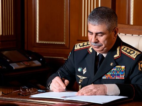 Zakir Həsənov İtaliya Müdafiə nazirinə başsağlığı verdi