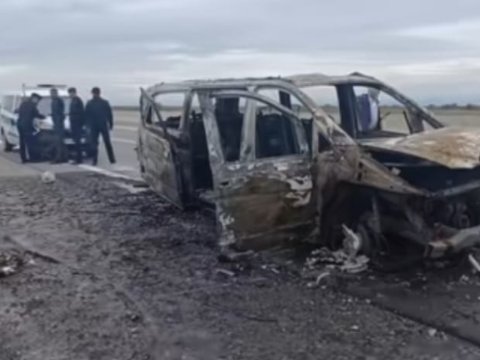 Ucarda mikroavtobus yandı