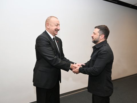 İlham Əliyev Zelenski ilə görüşdü - FOTO