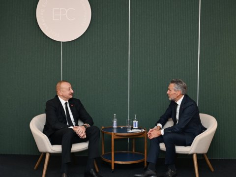 İlham Əliyev Niderlandın Baş naziri ilə müzakirə apardı