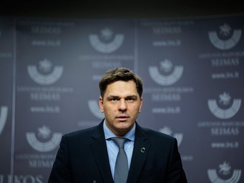 Krımla bağlı suala cavab verməyən nazir istefaya göndərildi