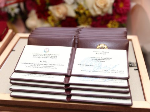 Yüzlərlə müəllim təltif edildi - Emin Əmrullayevdən ƏMR