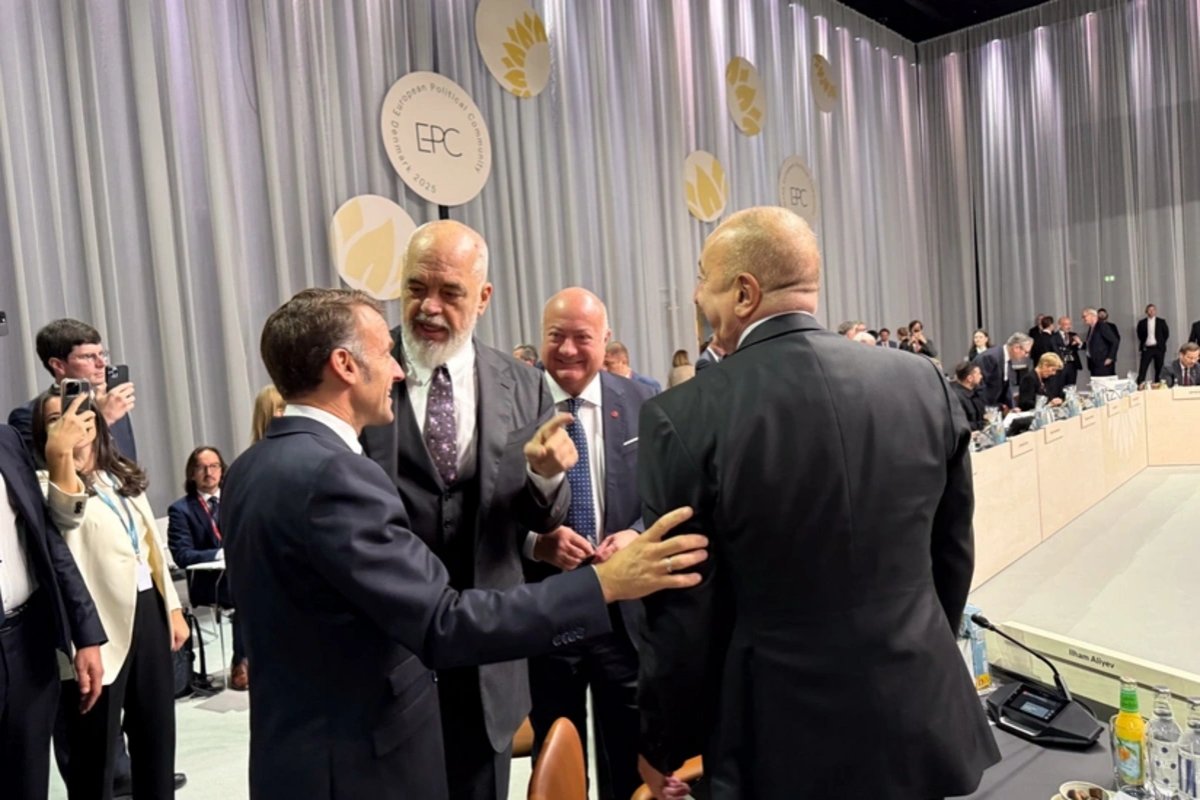 Baş nazir Azərbaycanla bağlı zarafat etdi: ölkəsində qalmaqal yarandı - VİDEO