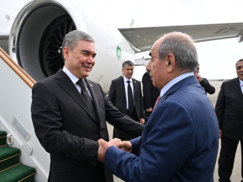 Berdiməhəmmədov Azərbaycana gəlir