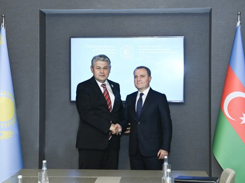 Ceyhun Bayramov həmkarı ilə görüşdü