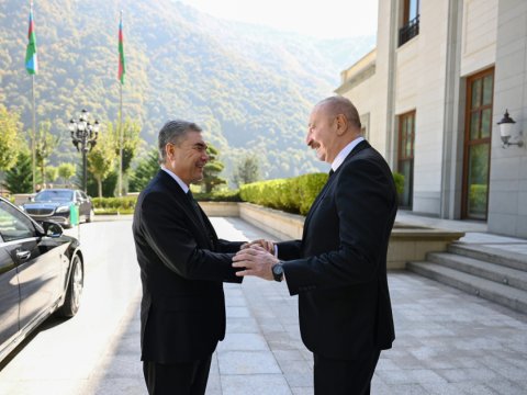 İlham Əliyev Qəbələdə Berdiməhəmmədovla görüşdü