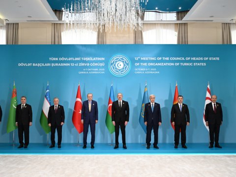 İlham Əliyev Zirvə Görüşündə iştirak edən dövlət və hökumət başçılarını qarşıladı - FOTOLAR