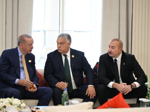 Liderlər çay süfrəsi arxasında - FOTOLAR