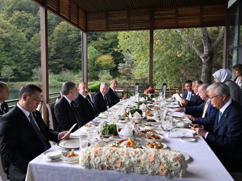 Liderlərin şərəfinə rəsmi nahar verildi