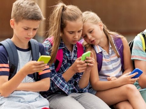 Bu ölkədə 15 yaşadək uşaqlara sosial şəbəkə qadağası qoyulacaq