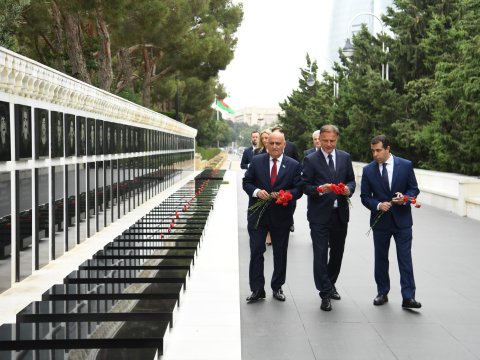 Xorvatiya Parlamentinin sədri Fəxri və Şəhidlər xiyabanını ziyarət edib