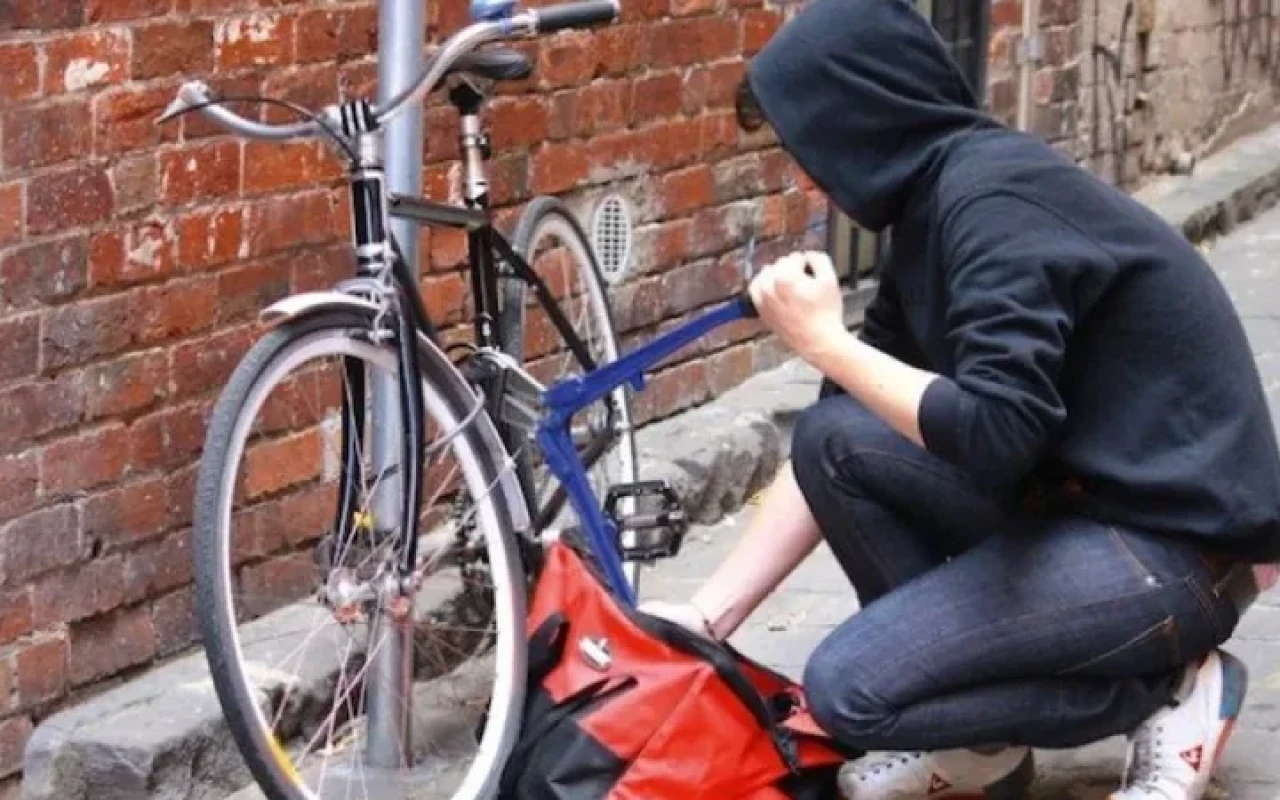 Moped və velosiped oğruları tutuldu